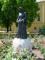 Szent Erzsebet szobra Egerben